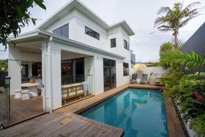 A heated pool - The Mount Retreat by Aotearoa Escapes (Greerton)