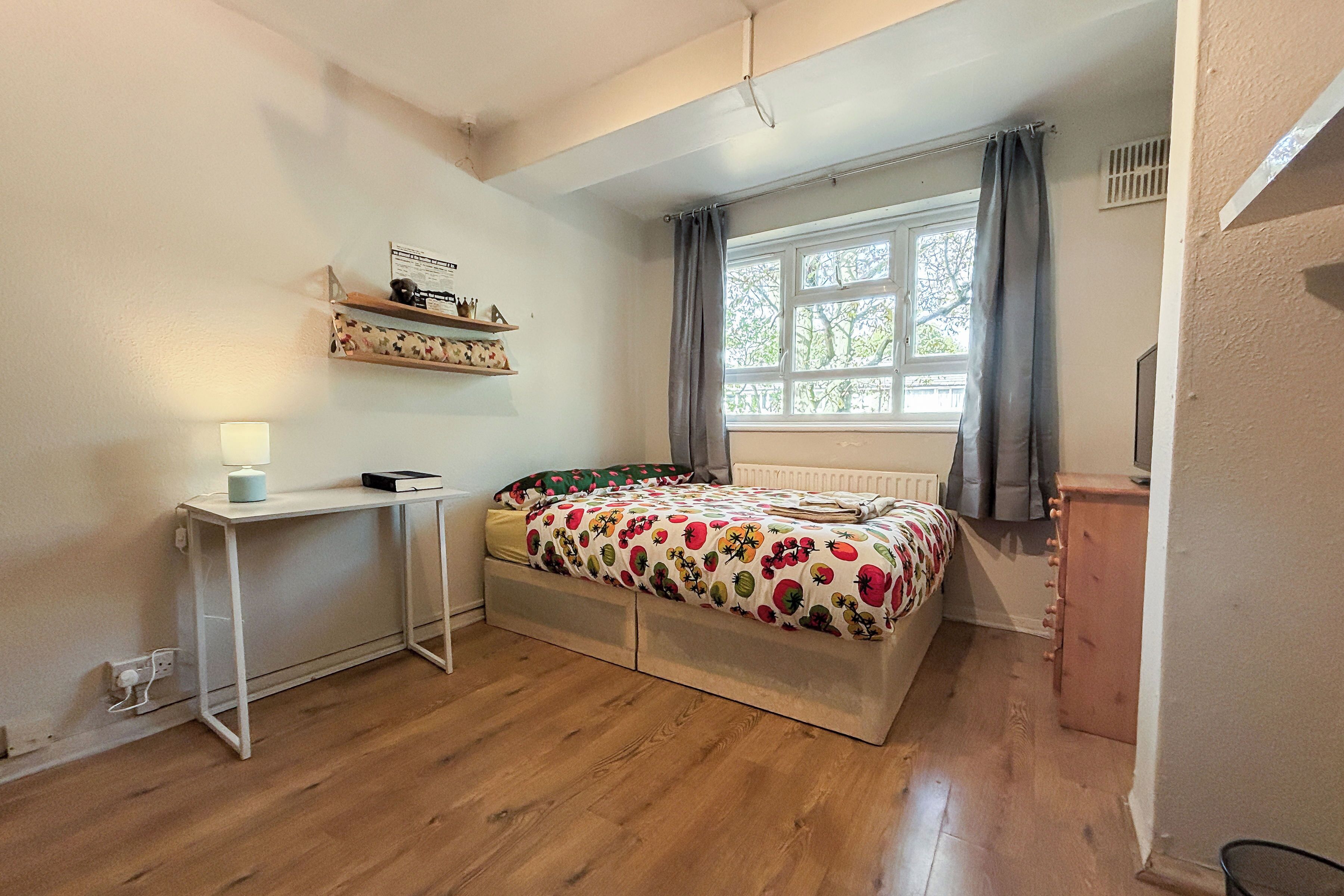 4 bedrooms, desk, iron/ironing board, free WiFi