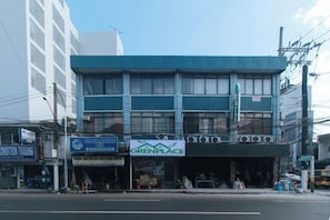 Exterior - GREN PLACE near Baclaran Airport Road by RedDoorz (Paranaque)