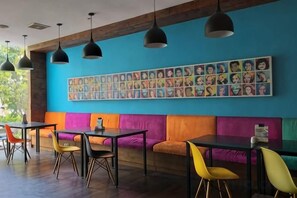Dining - Idoop Hotel by Prasanthi (Pejanggik)
