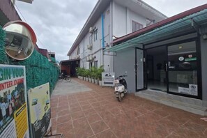 Unclassified image, 4 of 19, button - Vang Vieng Chill House (Vang Vieng)