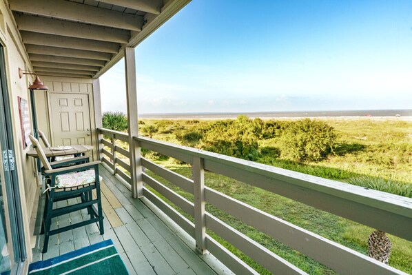 Property grounds - Resort views - Huge Balcony - Steps to the beach! (Tybee Island)