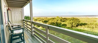 Resort views - Huge Balcony - Steps to the beach!