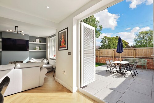 Newly Renovated • Walk into City Centre 7 mins • Gated Driveway • NEW