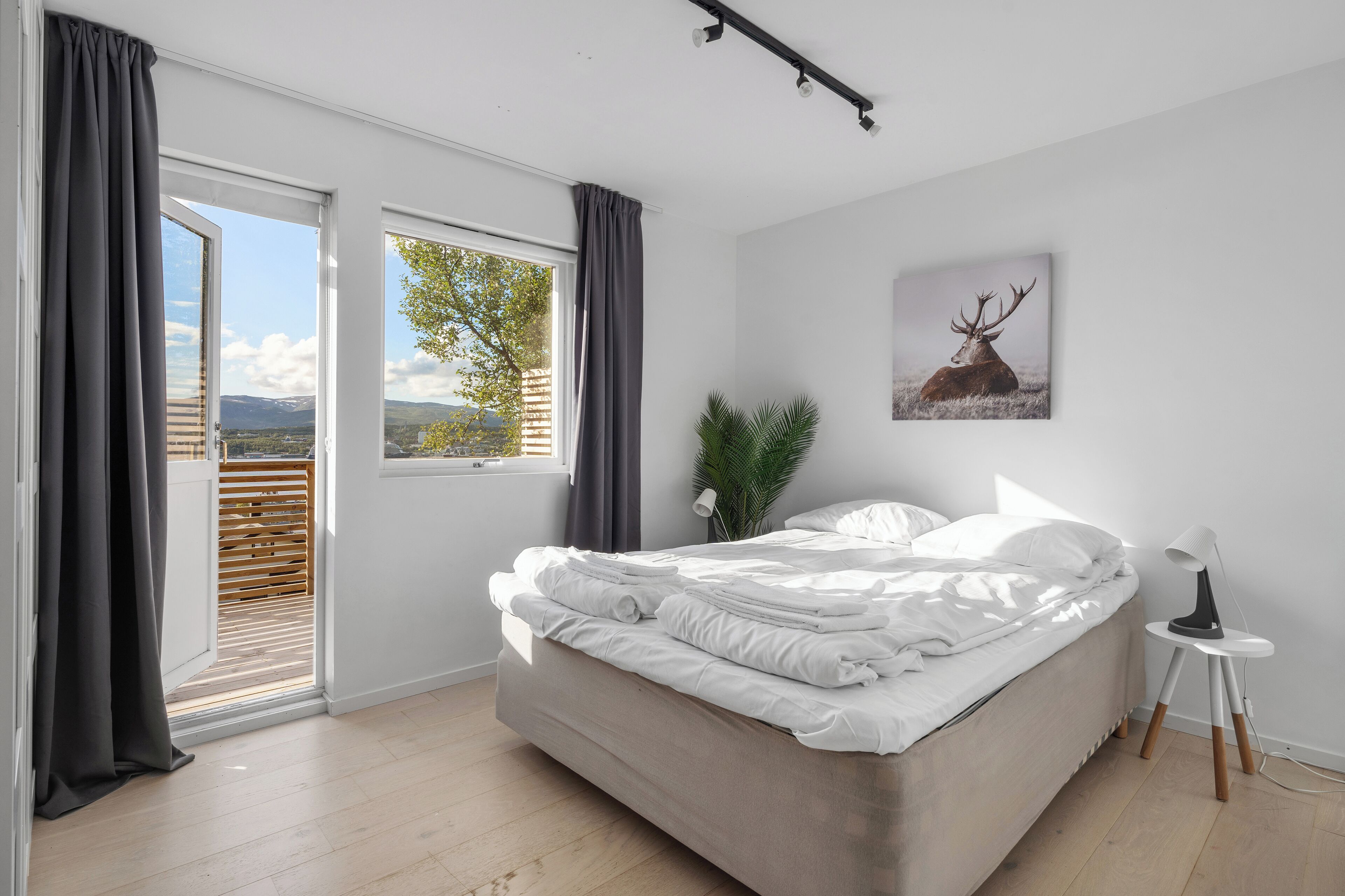 4 soverom, strykejern/-brett, internettilgang og sengetøy