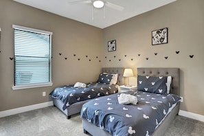 4 bedrooms, iron/ironing board, WiFi, bed sheets