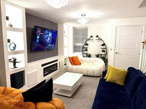 Living area - Modern Room in 4BDR Home (Wolverhampton)