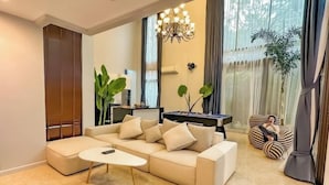 A modern living room with a sectional sofa, a coffee table, a side table, and a chandelier. - 189/7bangkok 6 bedrooms private pool villa，1000square summer villa (Bangkok)