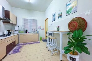 Private kitchen - Sri Ixora Kajang Spacious 3BR w/ Full A/C (Kajang)