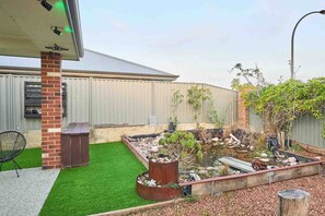 House, 4 Bedrooms, Smoking, Balcony | Garden