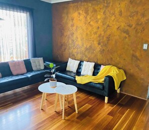 House, 4 Bedrooms, Smoking, Balcony | Living room