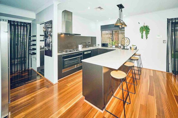 House, 4 Bedrooms, Smoking, Balcony | Interior
