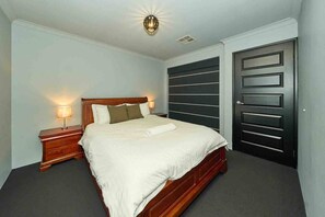 House, 4 Bedrooms, Smoking, Balcony