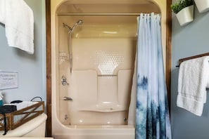 Shower, jetted bath, hair dryer, towels