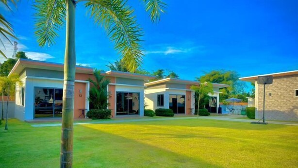 A residential area with modern houses, well-maintained lawns, and palm trees. - The Memories Hill Phuket (Phuket)
