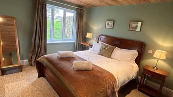 2 bedrooms, iron/ironing board, travel cot, free WiFi