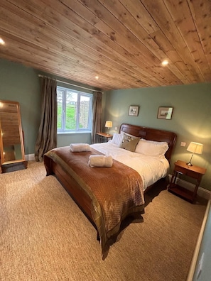 2 bedrooms, iron/ironing board, travel crib, free WiFi