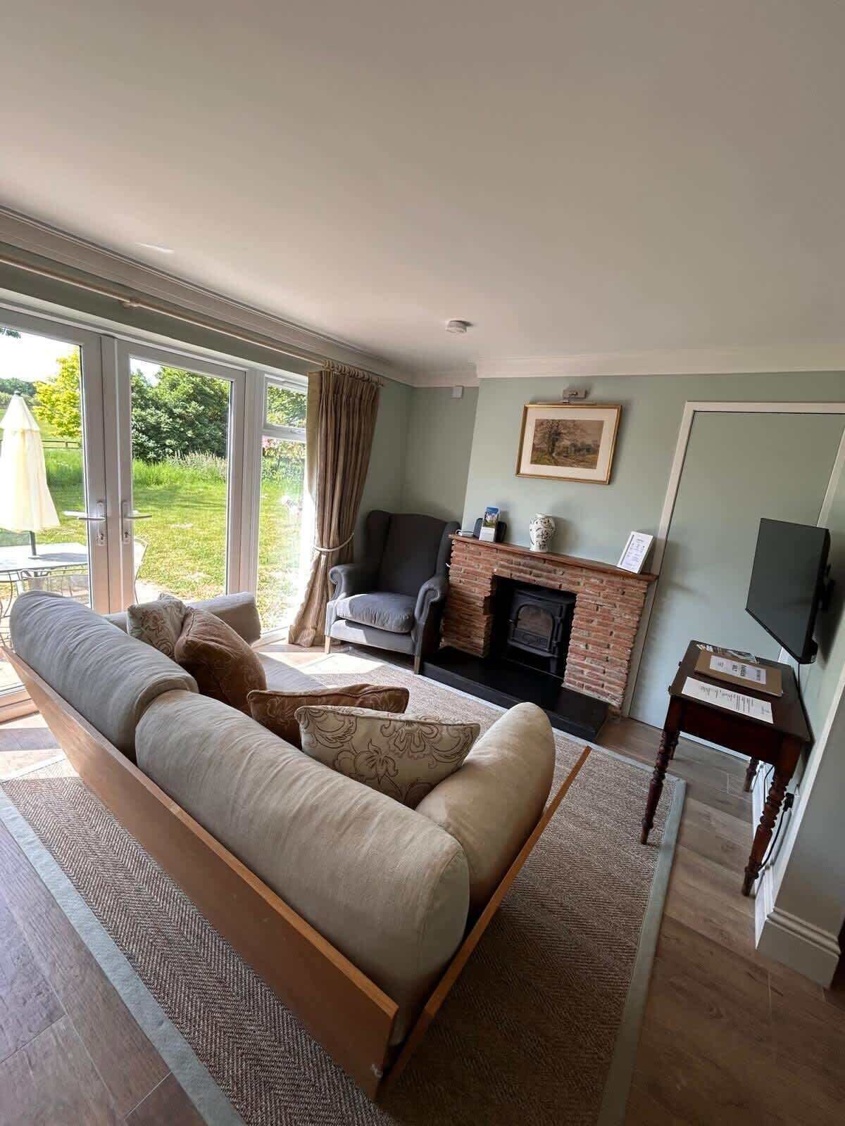 Smart TV, fireplace