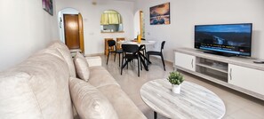 Huoneisto, 1 makuuhuone, tupakointi sallittu, parveke | Olohuone