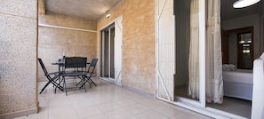 Huoneisto, 1 makuuhuone, tupakointi sallittu, parveke | Parveke