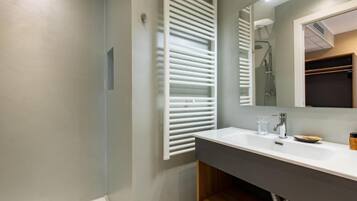 Camera Standard | Bagno | Asciugamani, sapone, shampoo, carta igienica