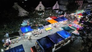 A nighttime outdoor market with tents and people. - Little Malang Hostel (Klojen)