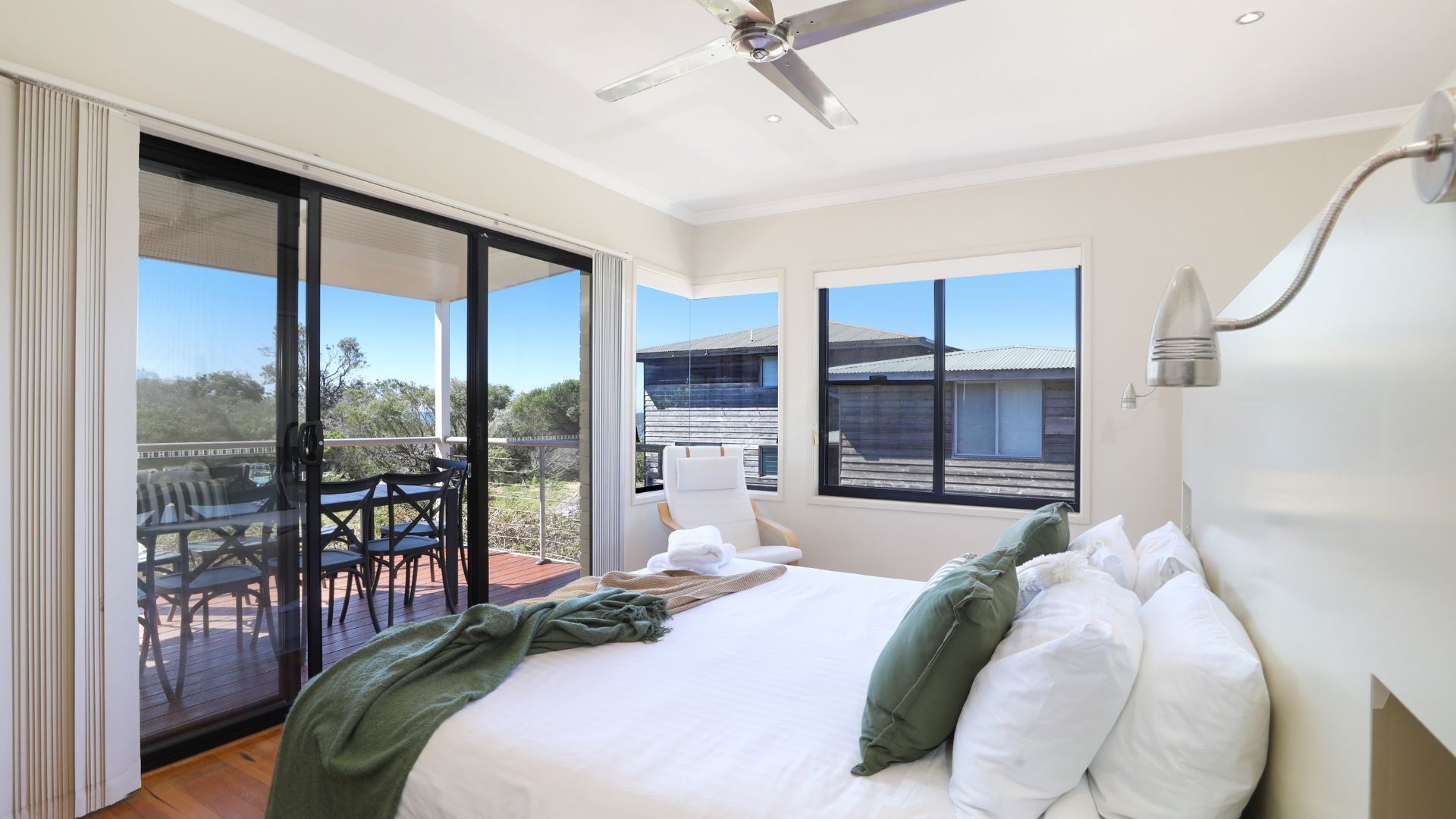 4 bedrooms, desk, iron/ironing board, travel cot