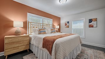 3 slaapkamers, een strijkplank/strijkijzer, reisbedje, gratis wifi