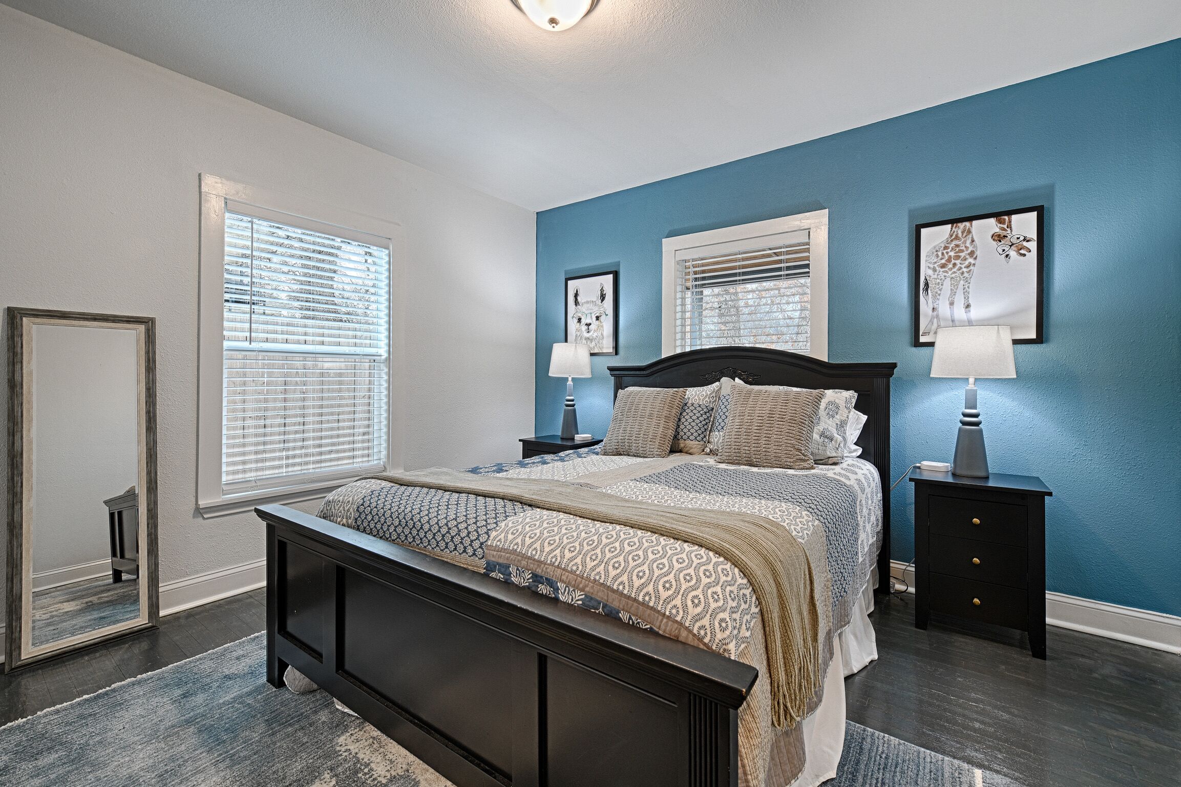 3 habitaciones, tabla de planchar con plancha y cuna de viaje 