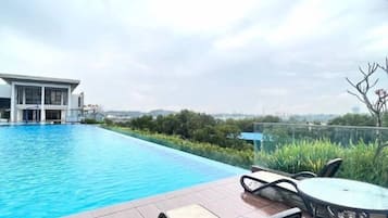 Kolam renang terbuka