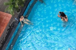 Outdoor pool - Coco & Pineapple Pants Hostel (Bali)