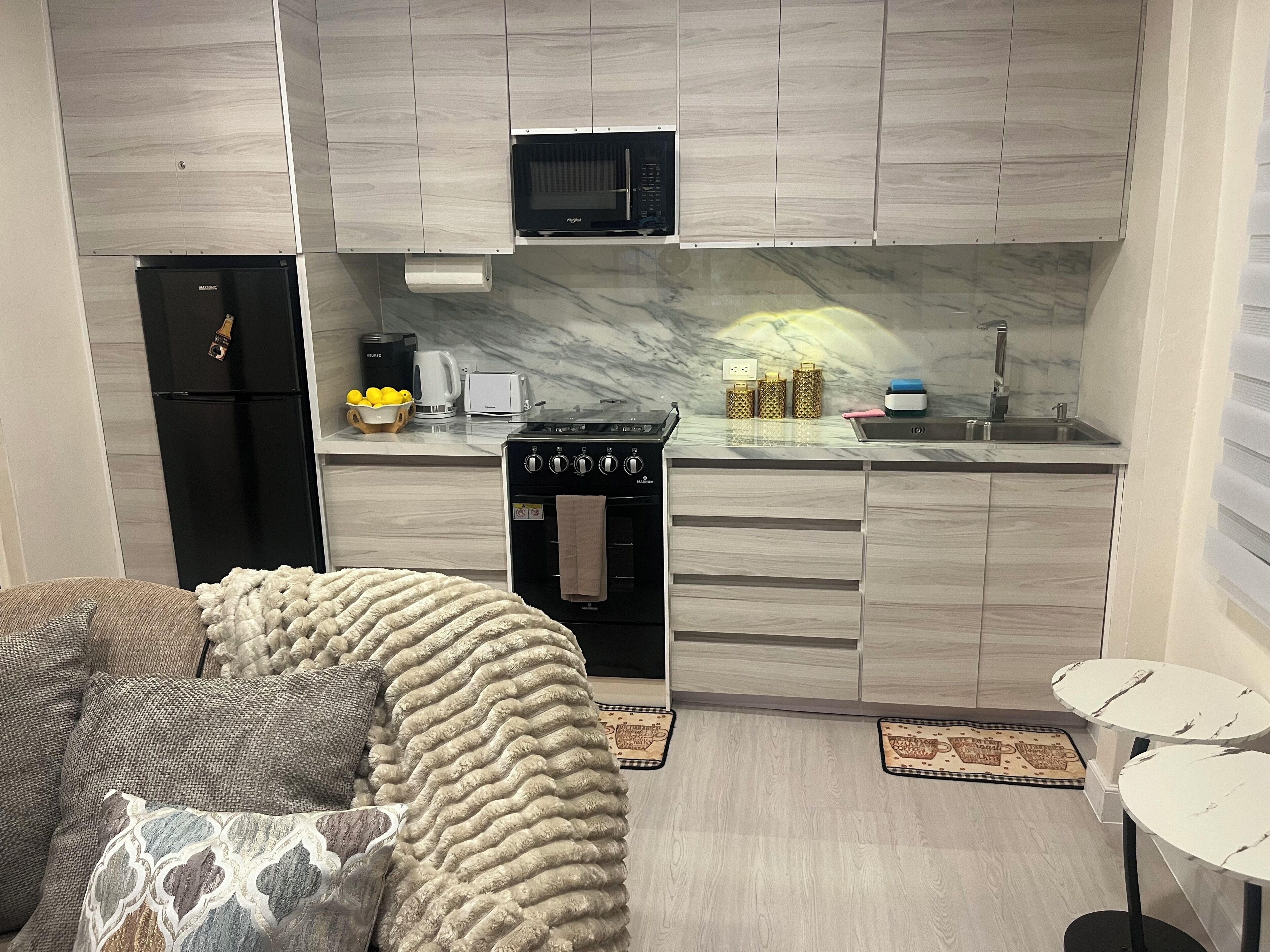 Kühlschrank, Mikrowelle, Ofen, Herdplatte