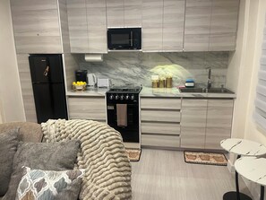 Fridge, microwave, oven, stovetop - Enjoy your stay at our cozy, private  and charming Diego Martin apartment. (Diego Martin)