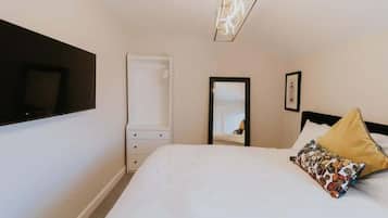 3 bedrooms, iron/ironing board, WiFi, bed sheets