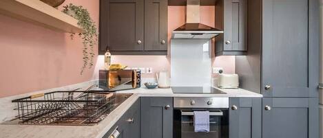 Refrigerador, microondas, horno y lavavajillas