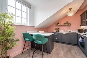 Fridge, microwave, oven, dishwasher