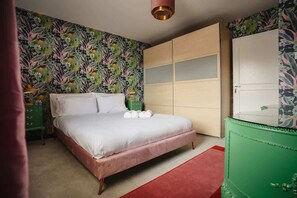 2 bedrooms, iron/ironing board, travel cot, WiFi - Superior Apartment by Central Belfast Apartments (Belfast)