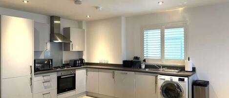 Kühlschrank, Mikrowelle, Ofen, Geschirrspüler