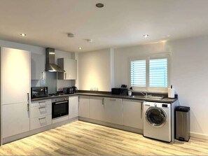 Réfrigérateur, micro-ondes, four, lave-vaisselle