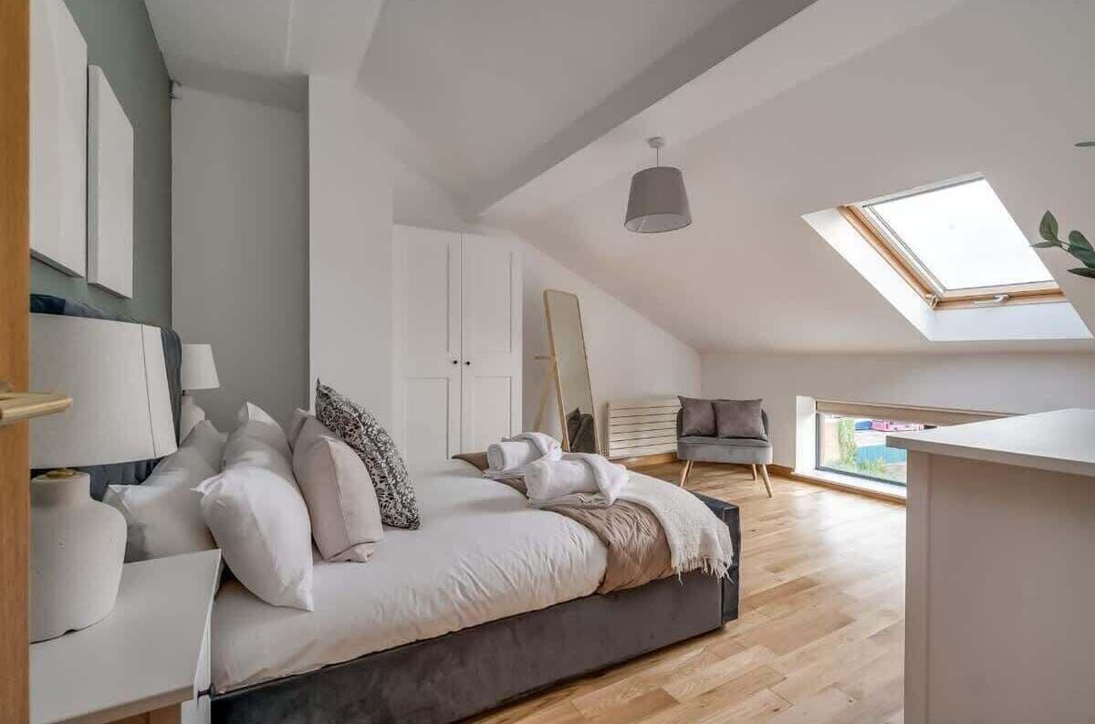 5 bedrooms, iron/ironing board, travel cot, WiFi