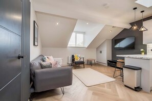 TV - One Bedroom Apartment (Belfast)