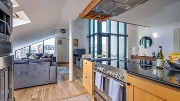 Réfrigérateur, micro-ondes, four, lave-vaisselle