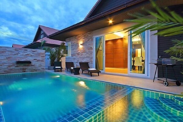 Outdoor pool - The Time Pool Villa C12 (Pattaya)