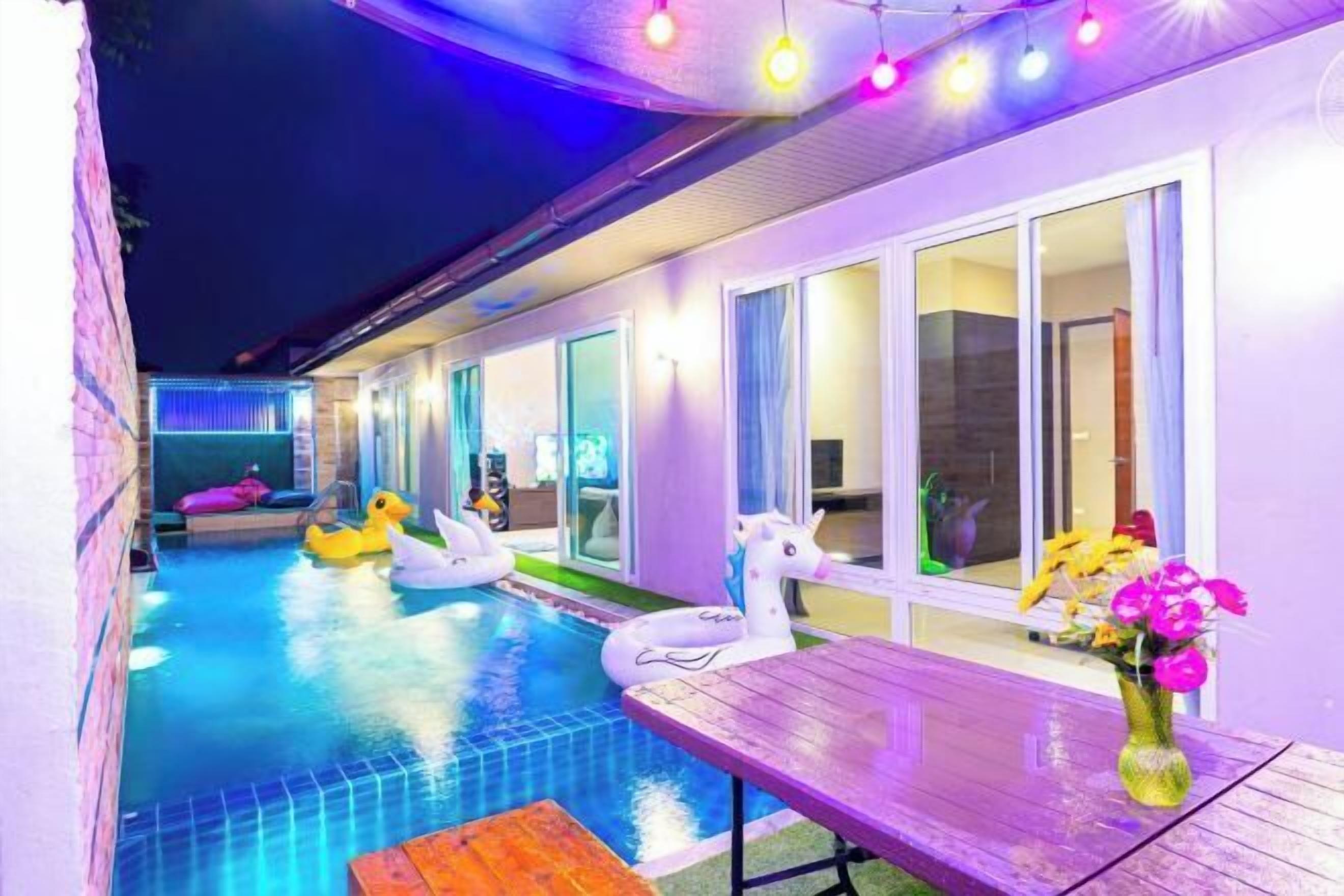 Hồ bơi ngoài trời