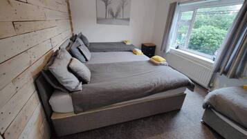 3 bedrooms, free WiFi, bed sheets