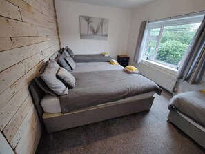 3 개의 침실, 무료 WiFi, 침대 시트