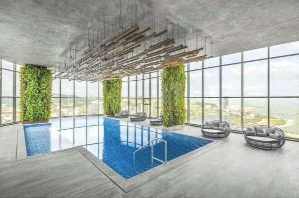 Indoor pool - Citadines Ha Long - Rosya Sea view Duplex Apartment (Ha Long)