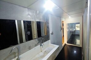 Bathroom - Panda Lodge Home Stay (Bangkok)