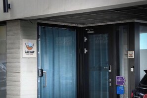 Exterior detail - CATNAP GUESTHOUSE (Busan)