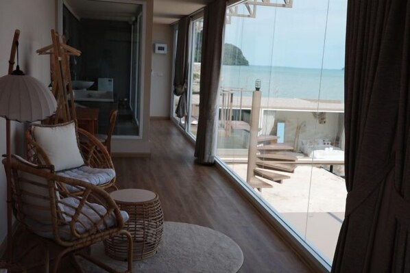 Room - The Street - BayFront (La-ngu)